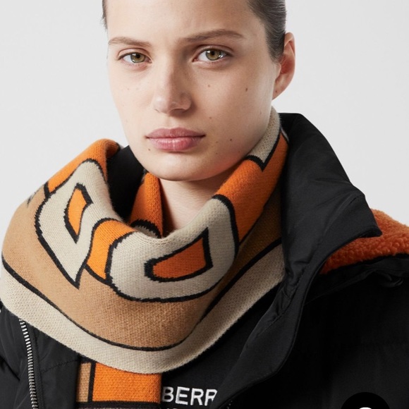 NWT Burberry Logo Cashmere Scarf - Picture 3 of 5